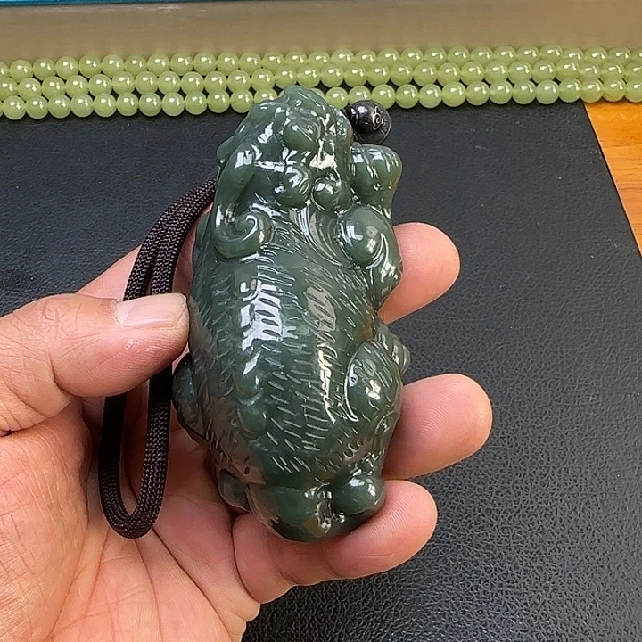 和田玉未镶嵌把件