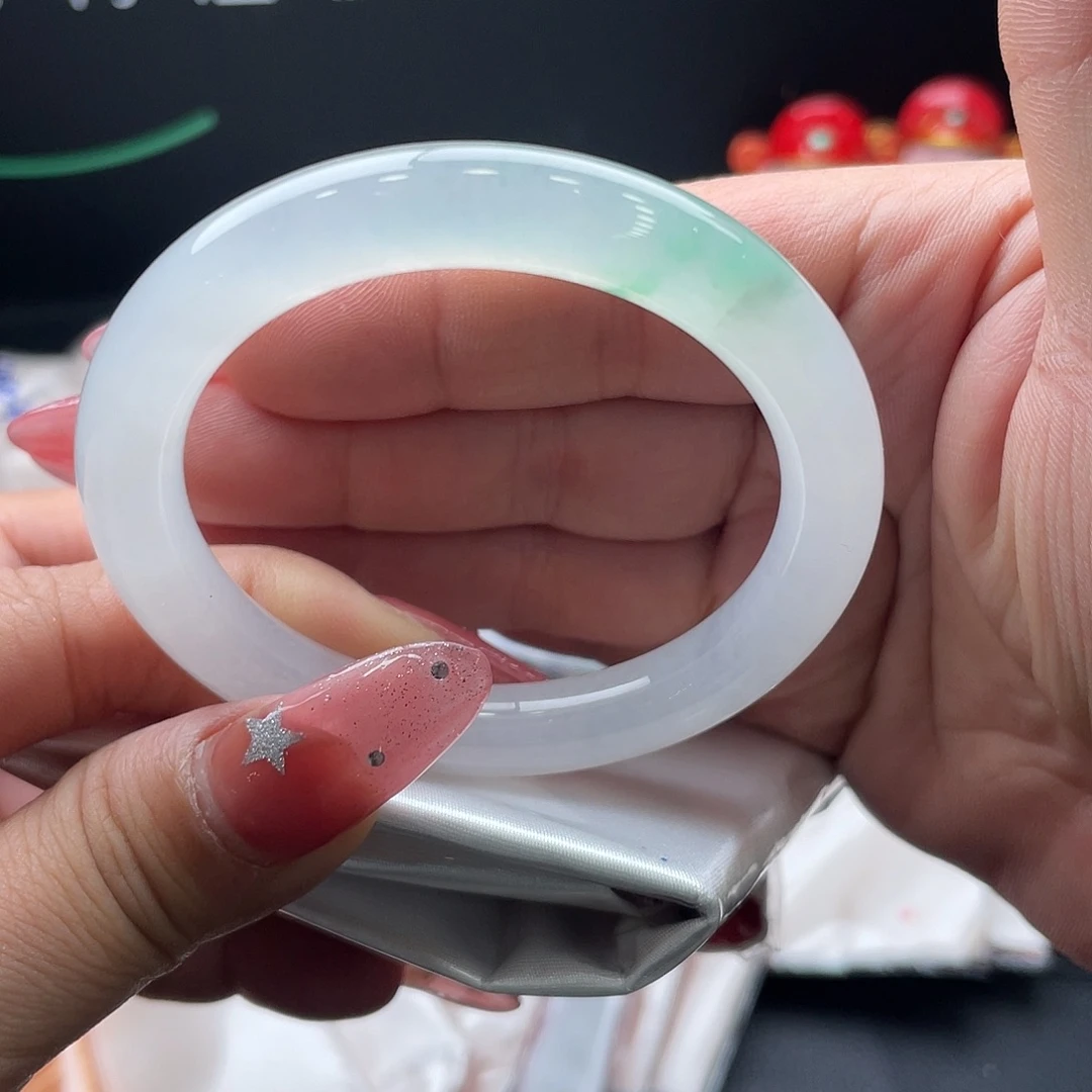 翡翠未镶嵌手镯52.7圆条