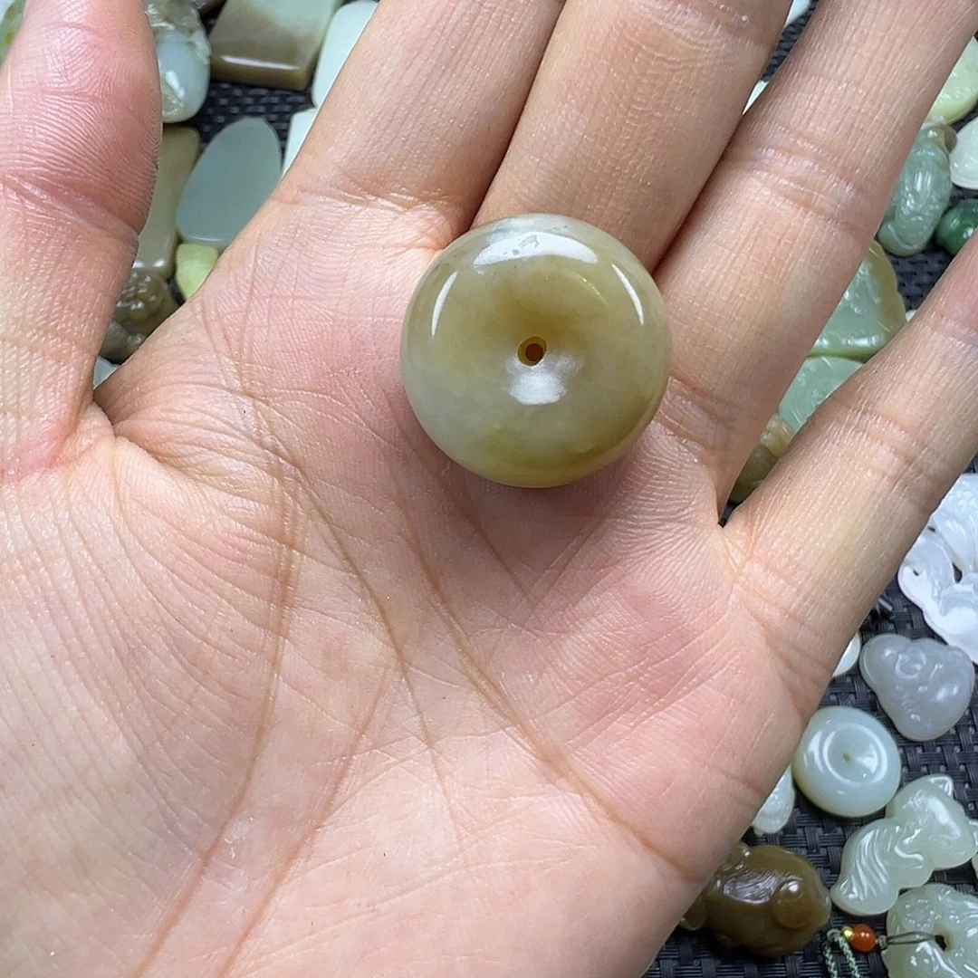 和田玉未镶嵌吊坠(不含链)微瑕漏，不退不换，卡23