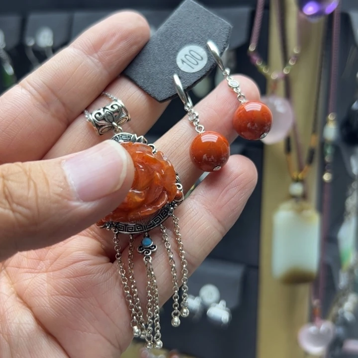 一***离南红玛瑙银S925镶嵌耳饰