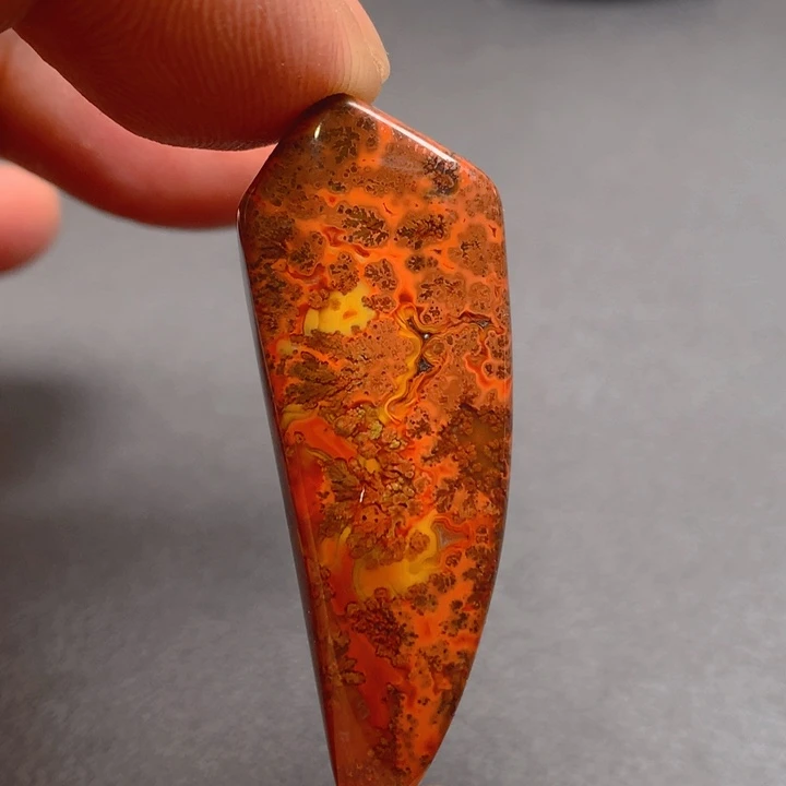 玛瑙/玉髓颈饰未镶嵌蓅**云