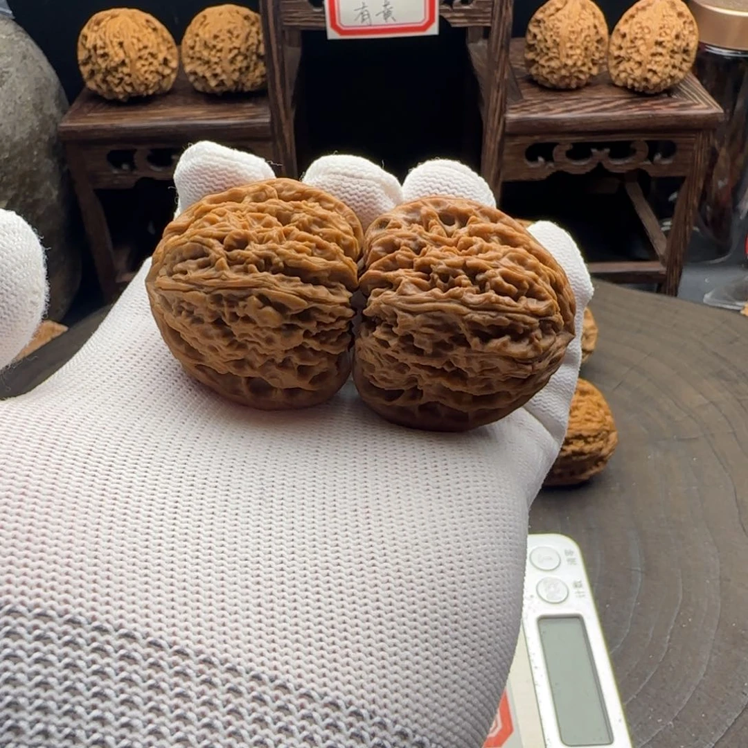文玩核桃吊坠42奥迪三角
