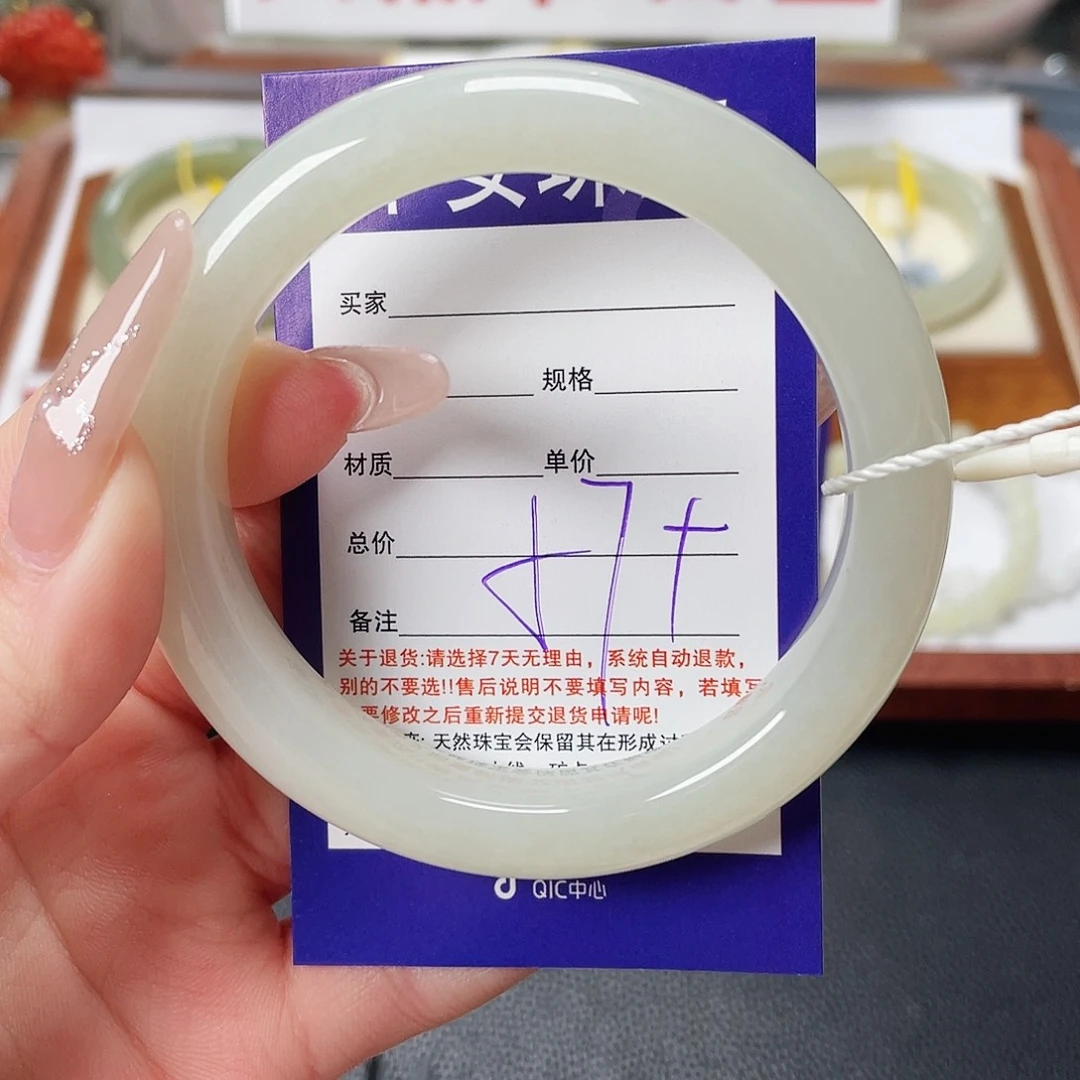 和田玉未镶嵌手镯