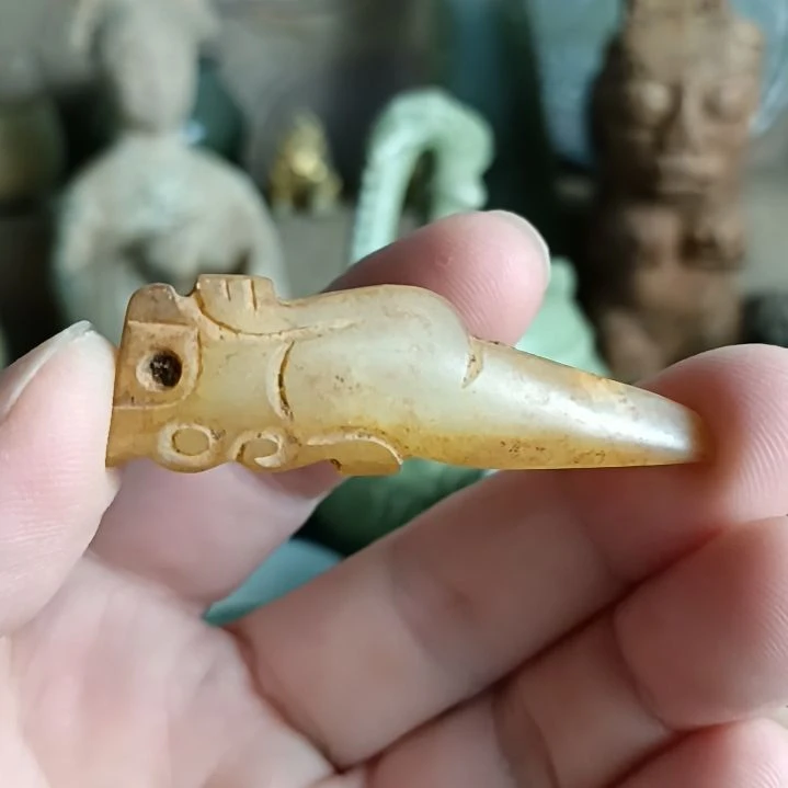 盘白玉挂件，玉质温润