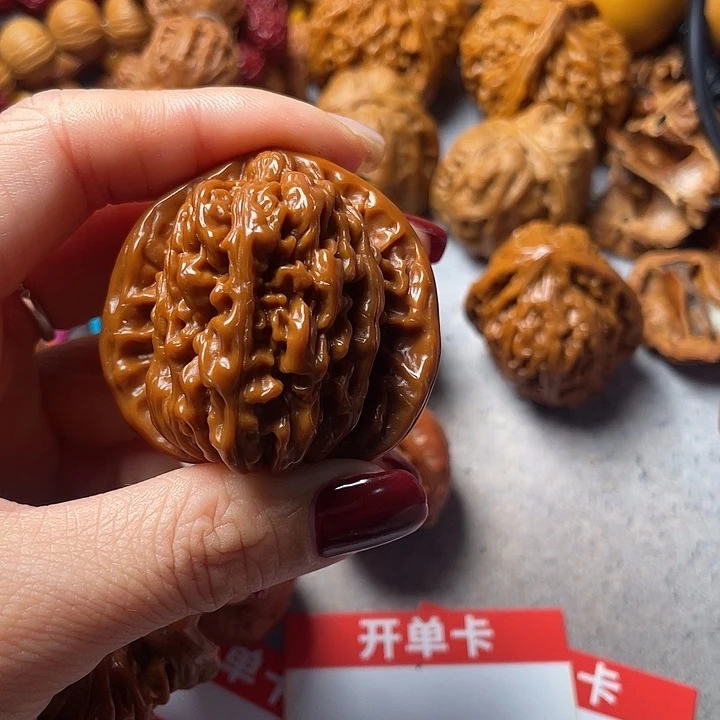 依***望文玩核桃吊坠四座楼