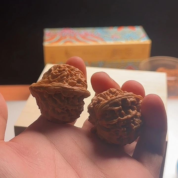 蚂***树吊坠文玩核桃随机核桃