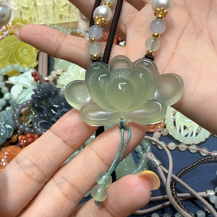 未镶嵌蛇纹石玉吊坠