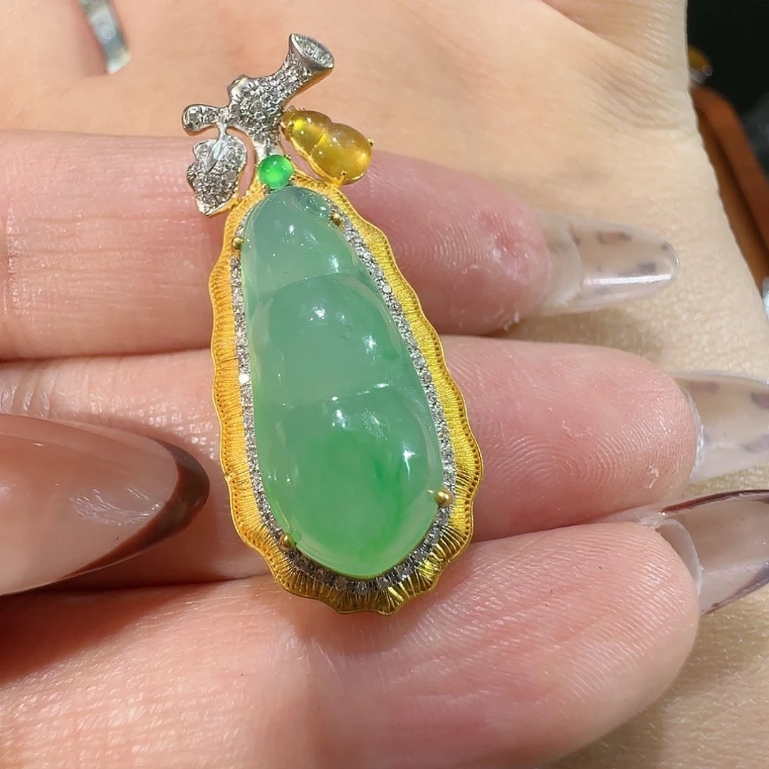 【闪购商品】颈饰18K金镶嵌翡翠