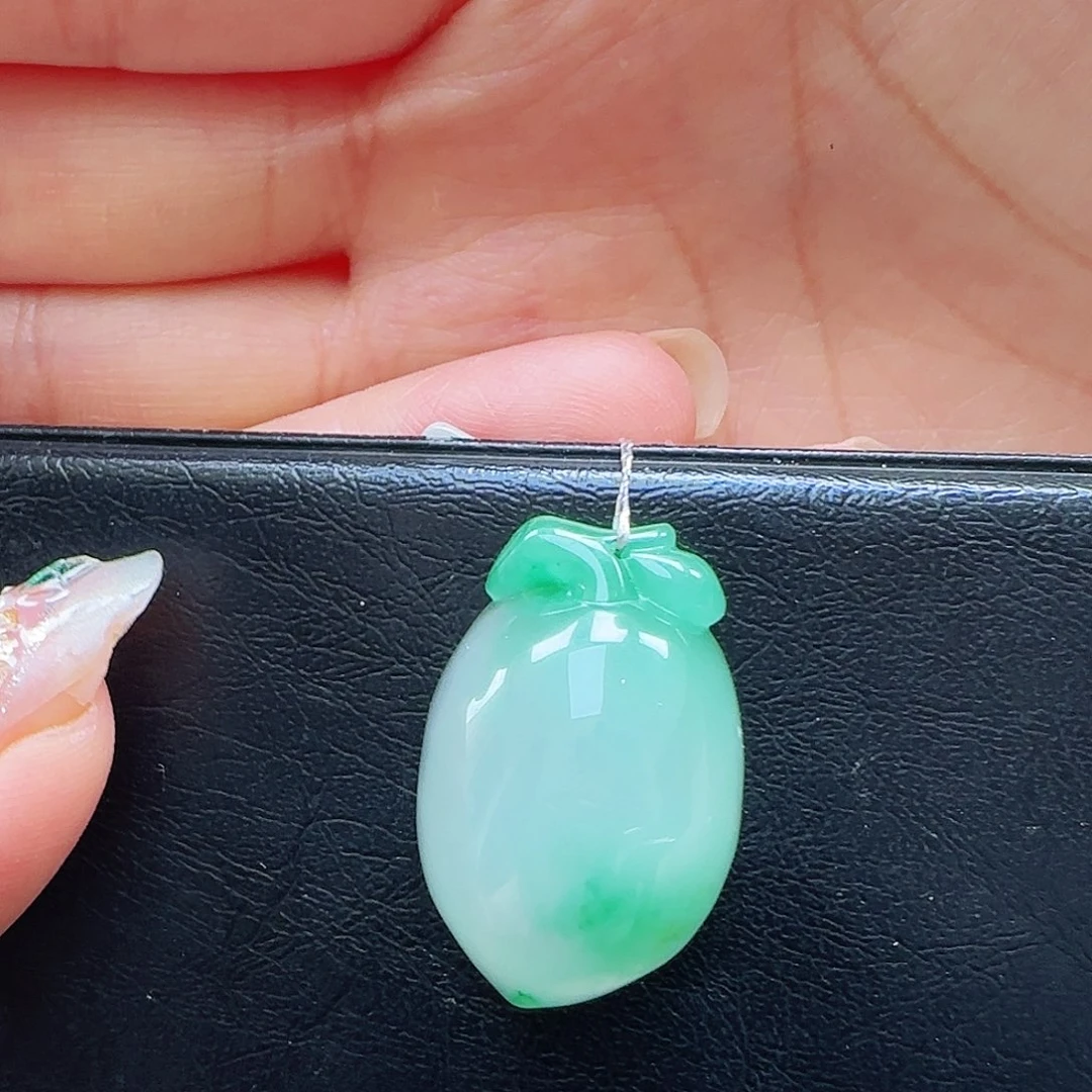 石英质玉（非洲翠）未镶嵌颈饰