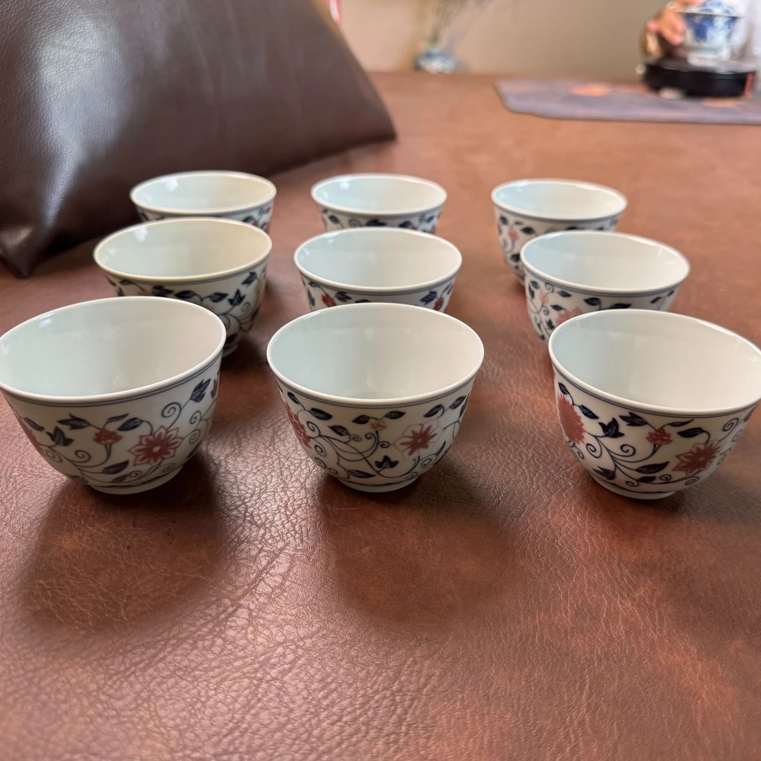 微瑕、无底款釉里红缠枝莲杯（随机发货）