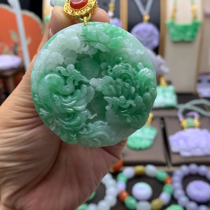 翡翠未镶嵌吊坠(赠链)