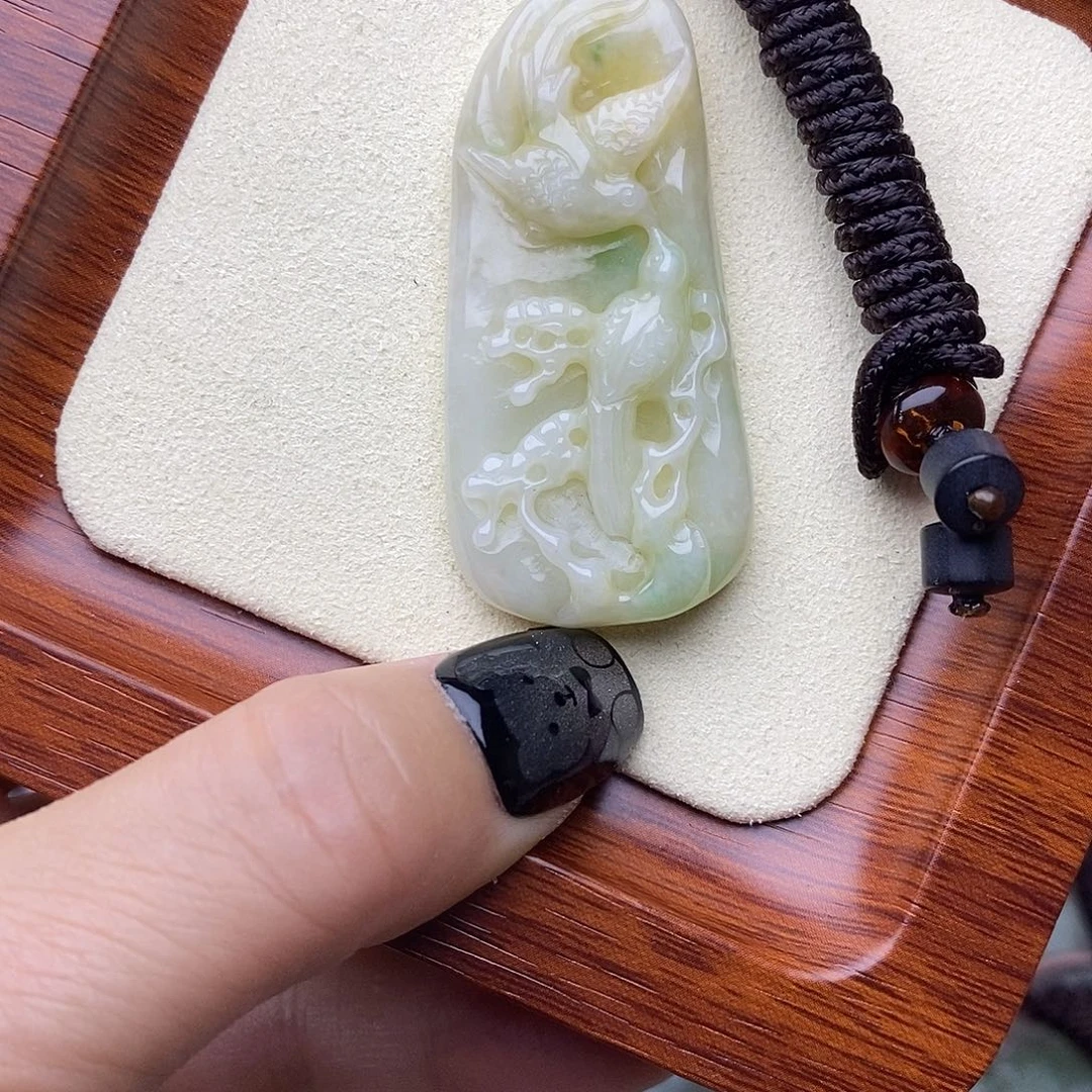 翡翠未镶嵌颈饰喜上眉梢