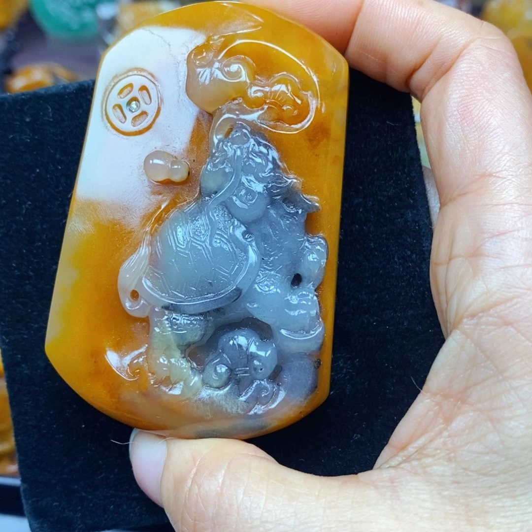 未镶嵌石英质玉（黄龙玉）颈饰