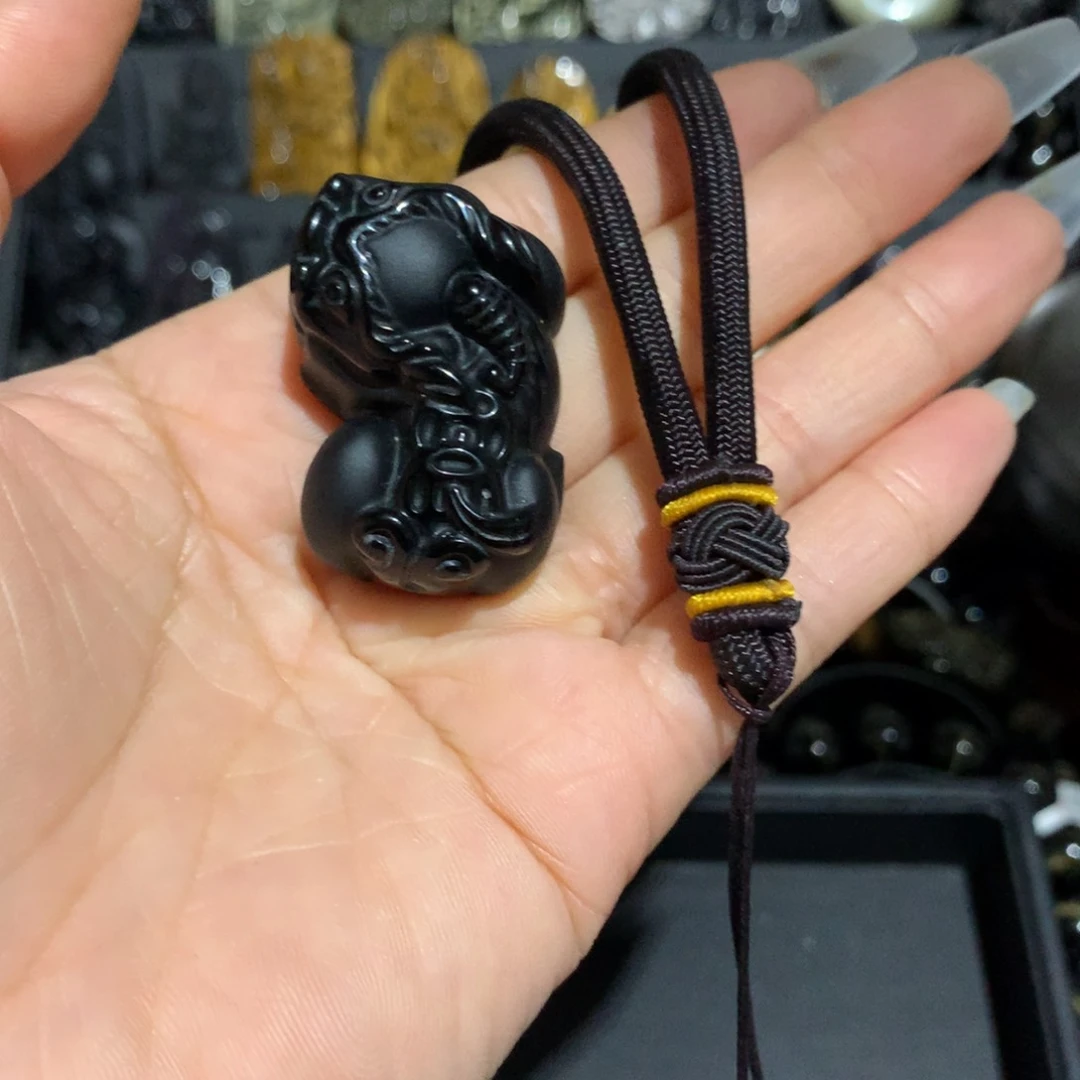 黑曜岩未镶嵌吊坠(赠链)缺****?