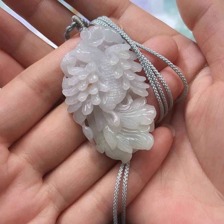 绿***光翡翠未镶嵌颈饰天然缅甸翡翠A货精美挂件