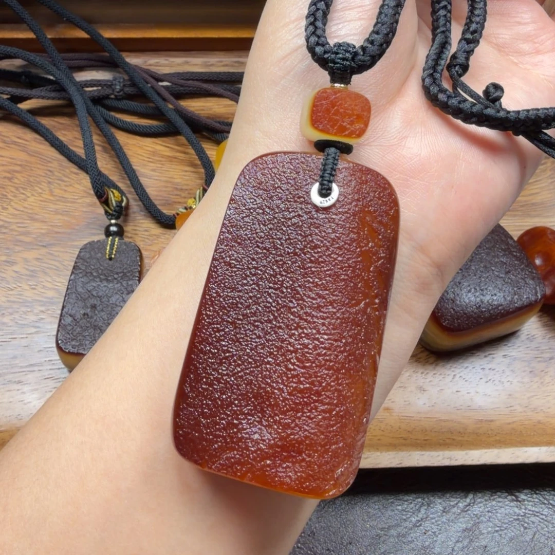 琥珀未镶嵌吊坠(赠链)