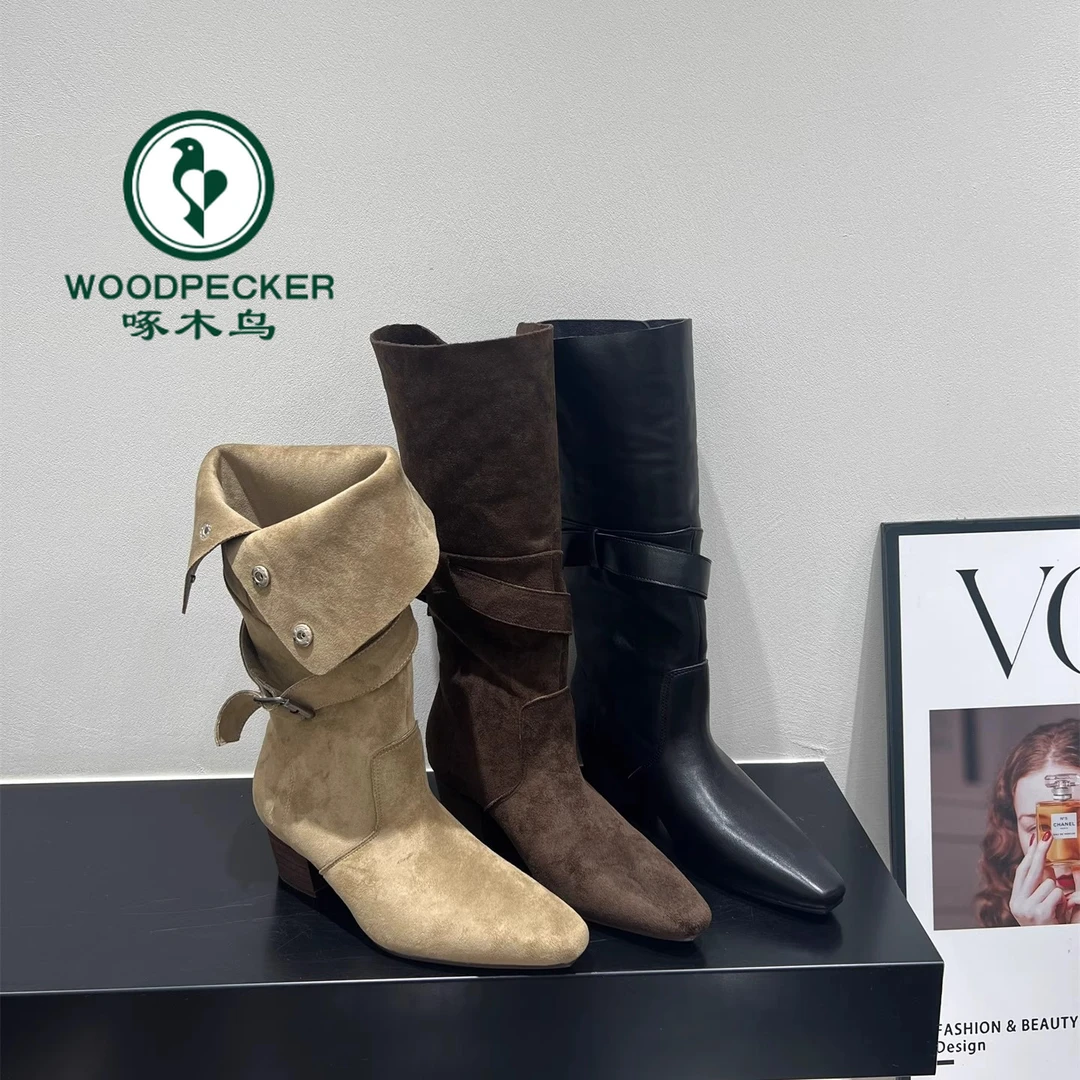 啄木鸟高跟绒面尖头堆堆靴中筒骑士靴2025秋冬季棕色长筒瘦瘦长靴