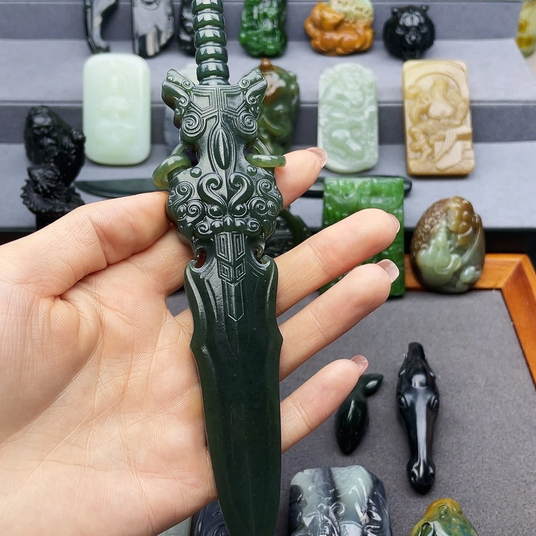 庐***客和田玉未镶嵌颈饰