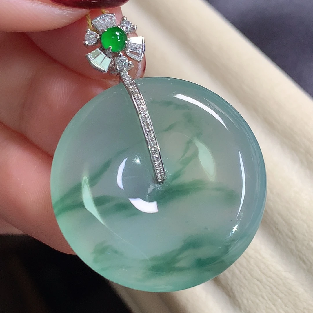 翡翠18K金镶嵌颈饰扣子