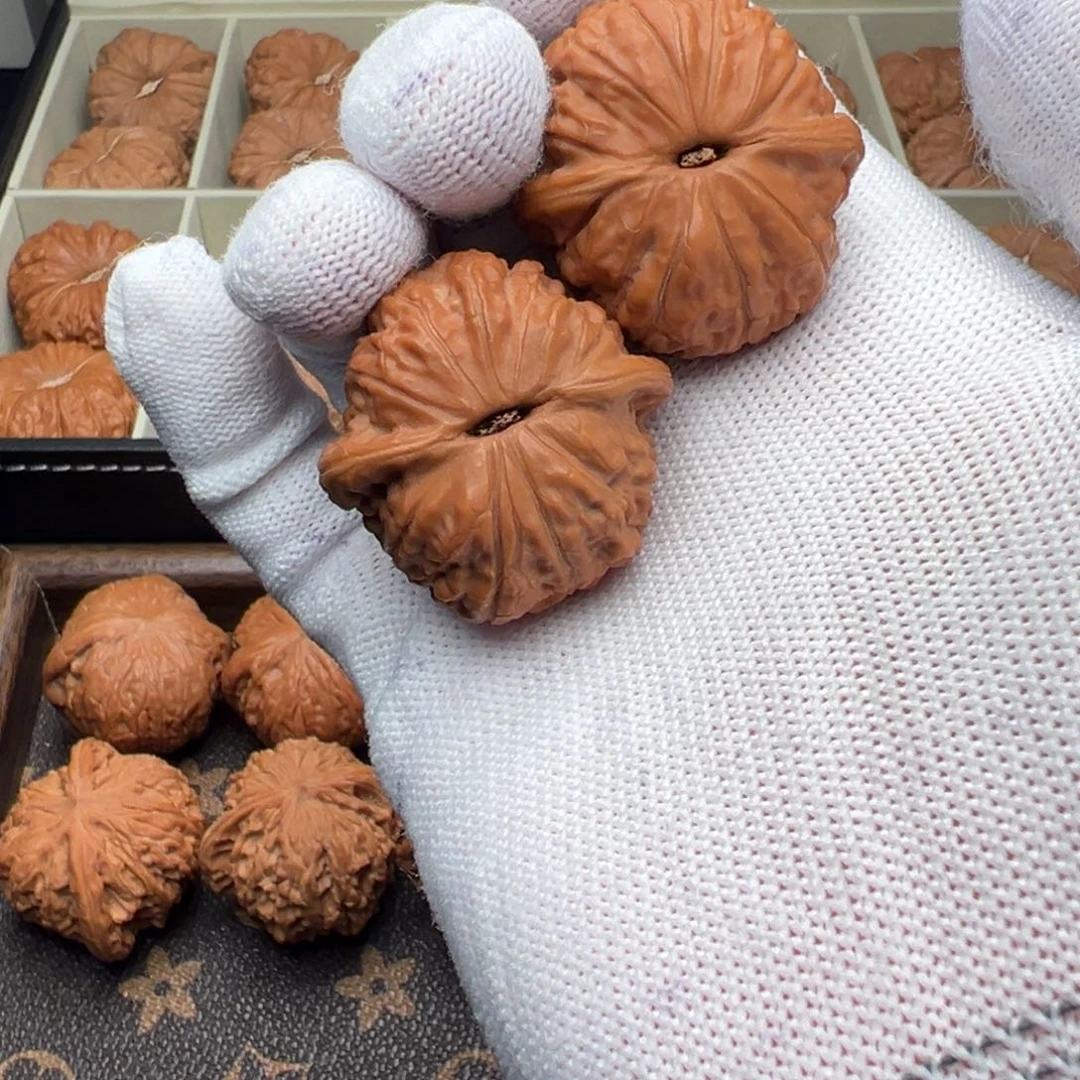 一***叽200乾隆磨 文玩核桃 一只