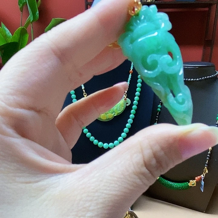 翡翠未镶嵌颈饰吊坠