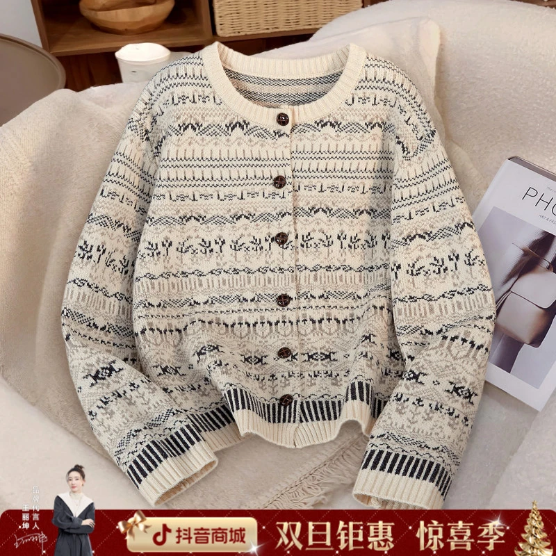 她池2025冬装新款女装休闲宽松款长袖圆领单排扣针织衫T53X3797Z