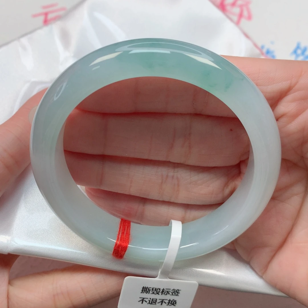 翡翠手镯未镶嵌57圈 蓝底飘花 冰胶水润 无包容推荐