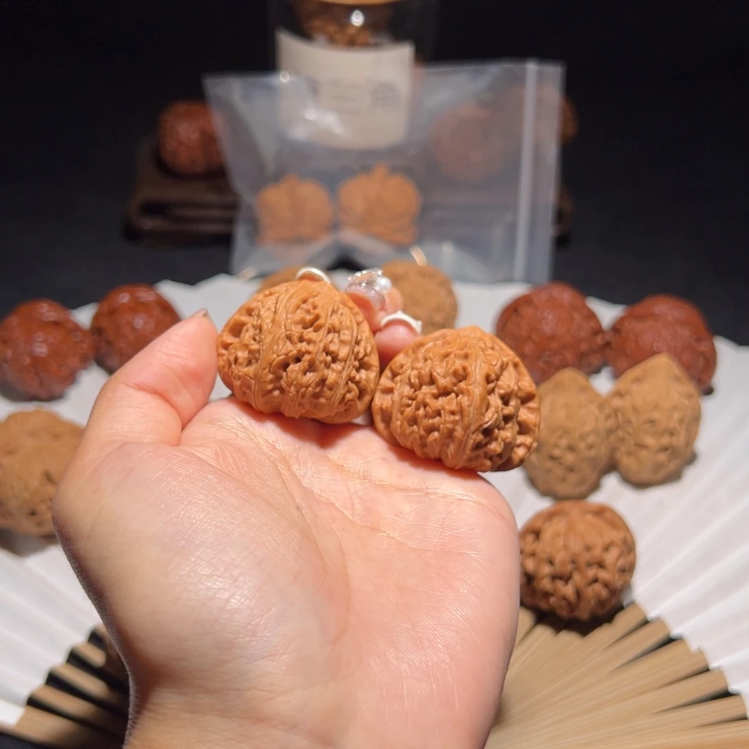 S***e吊坠文玩核桃35+三角白