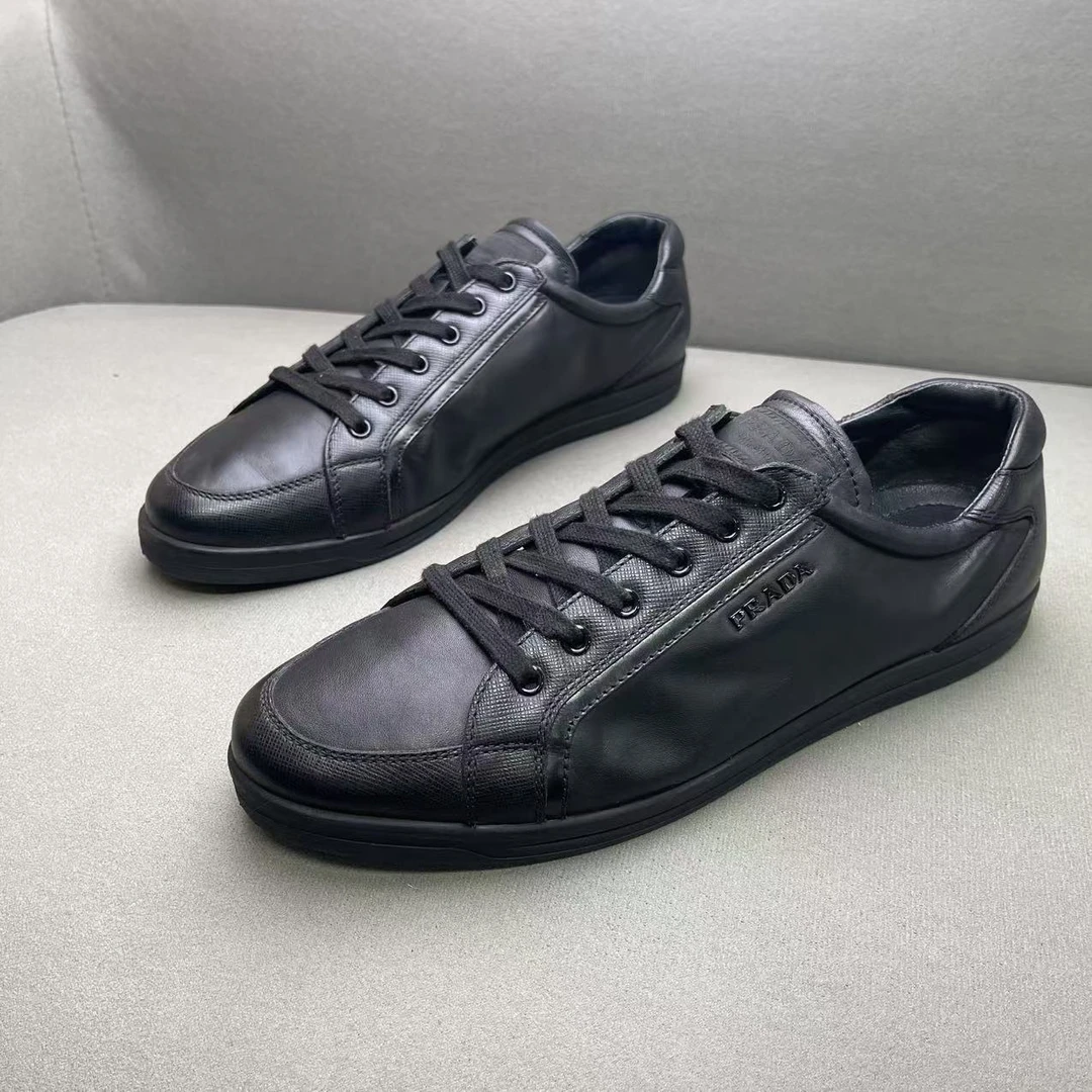 95新 Prada/普拉达 黑色皮面侧边压印logo时尚百搭低帮板鞋 40码