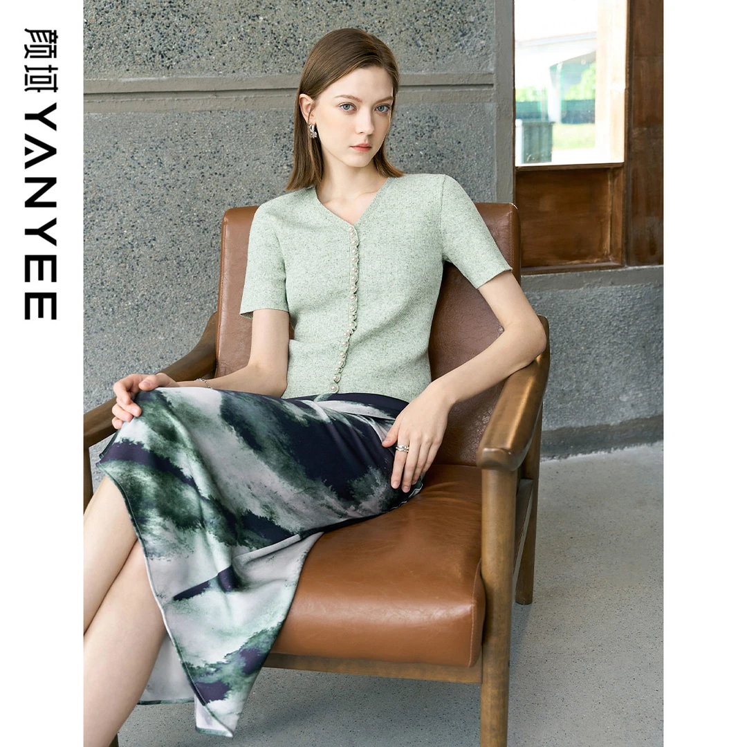 颜域百搭通勤短袖针织衫女2025春季新款简约V领绿色60S250275