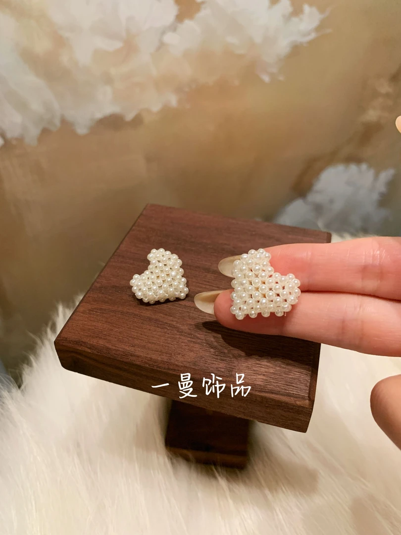 铜合金仿珍珠耳饰 韩系串珠爱心耳钉MZ4325