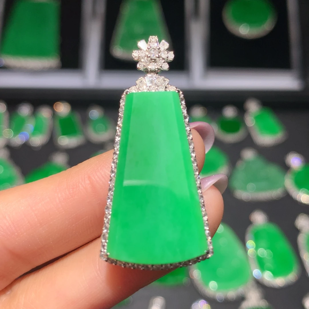 翡翠颈饰18K金镶嵌翡翠