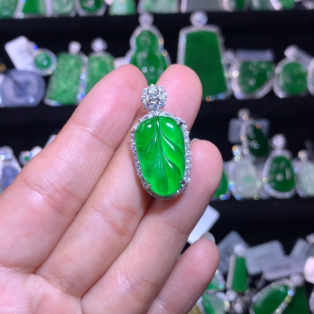 【闪购商品】颈饰银S925镶嵌翡翠