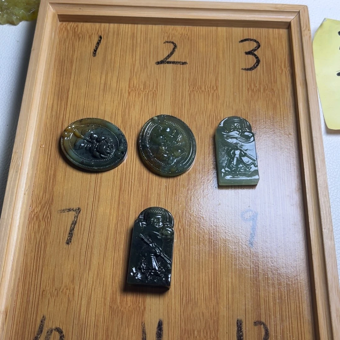 秋***疯蛇纹石玉未镶嵌颈饰