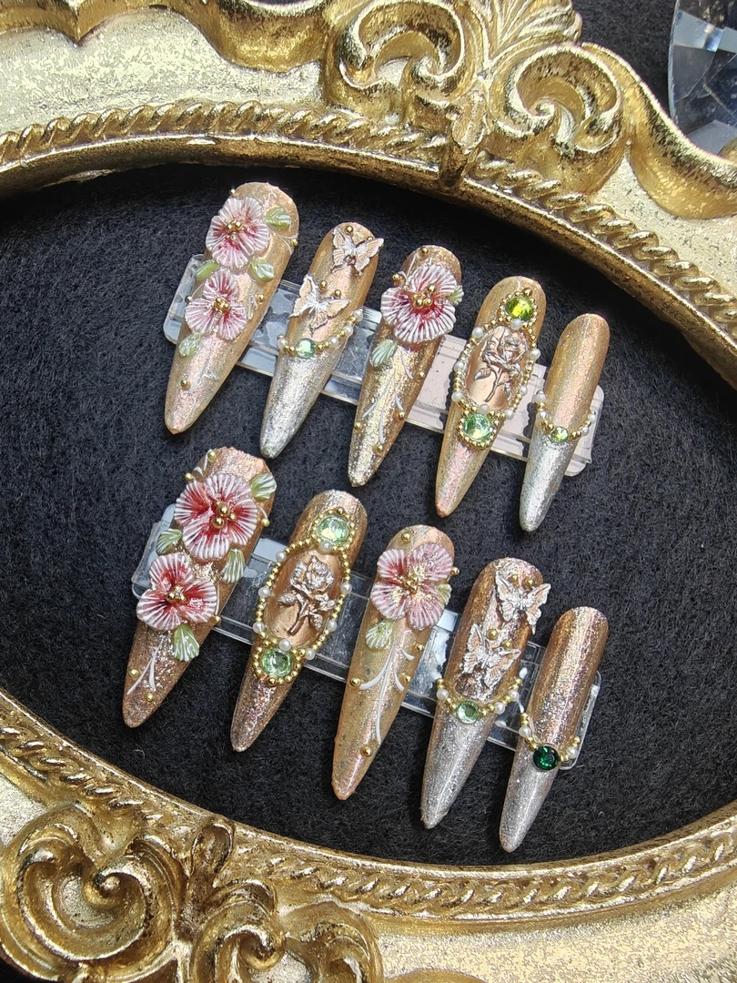 原创高级定制纯手工穿戴甲洛可可风巴洛克刺绣款千元美甲气质爆闪