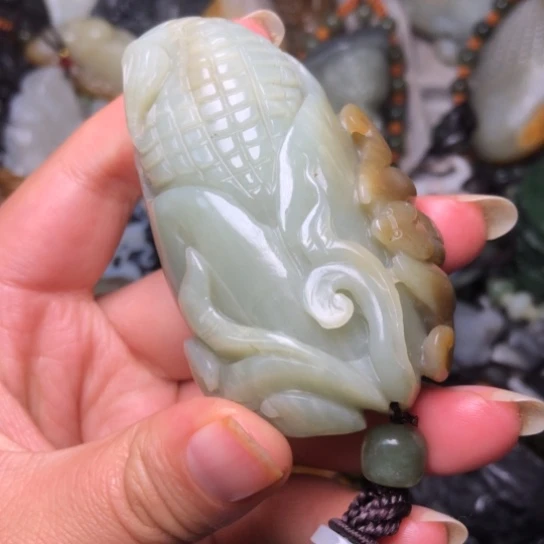 和田玉未镶嵌把件