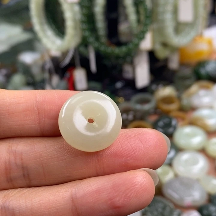 和田玉未镶嵌颈饰予