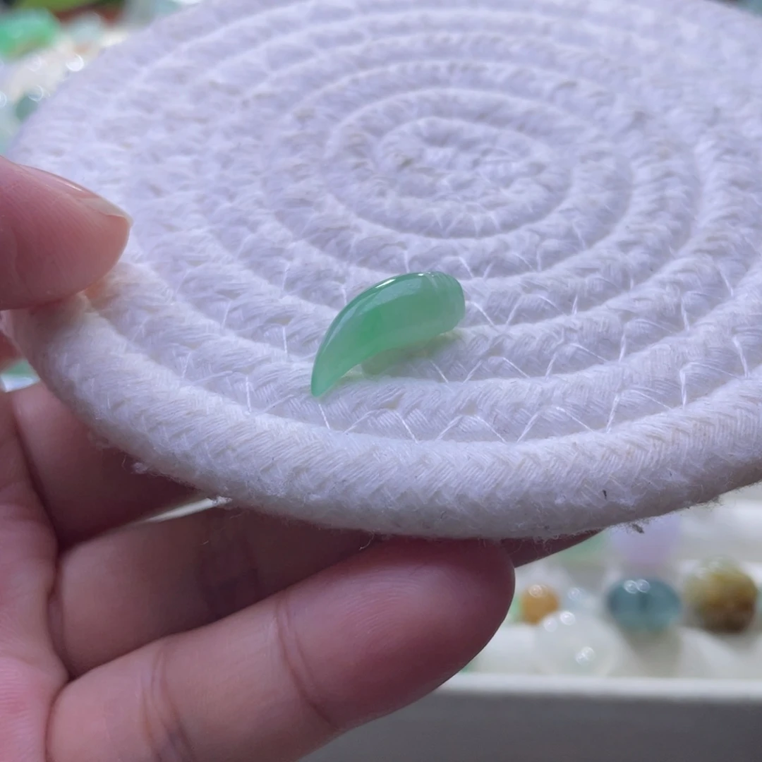 翡翠散珠冰绿龙牙
