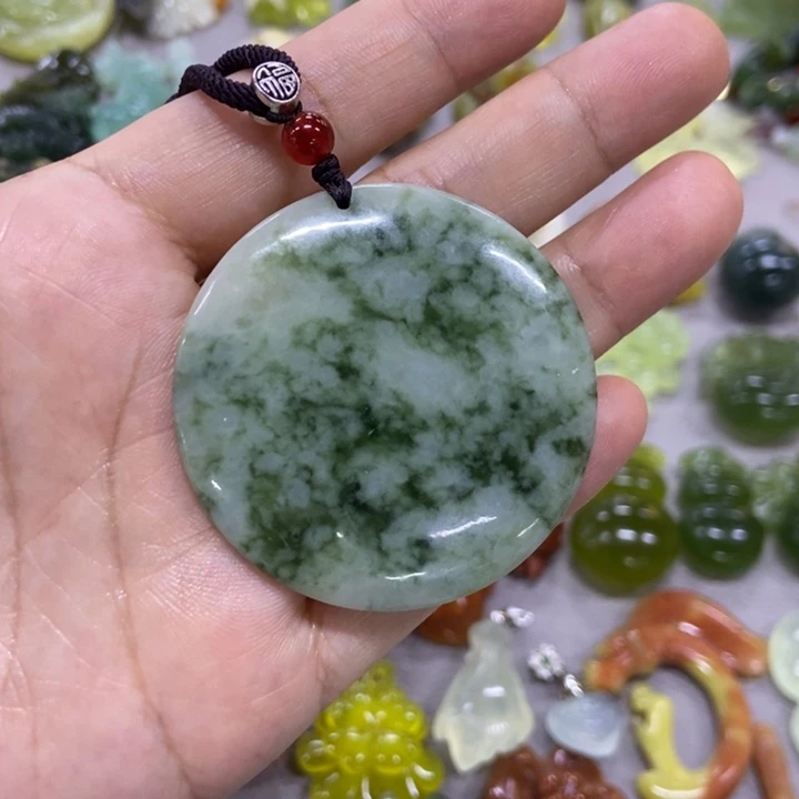 未镶嵌蛇纹石玉挂件