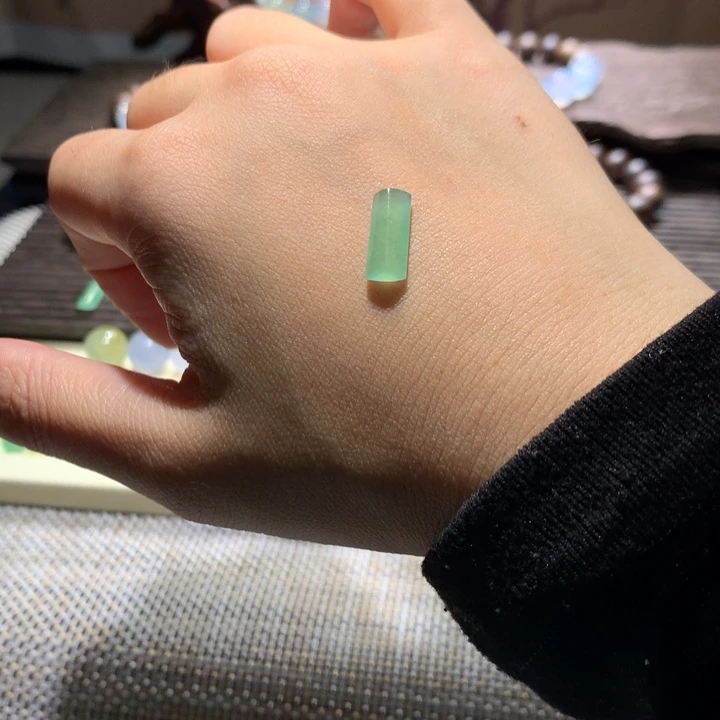 翡翠散珠冰绿无事牌