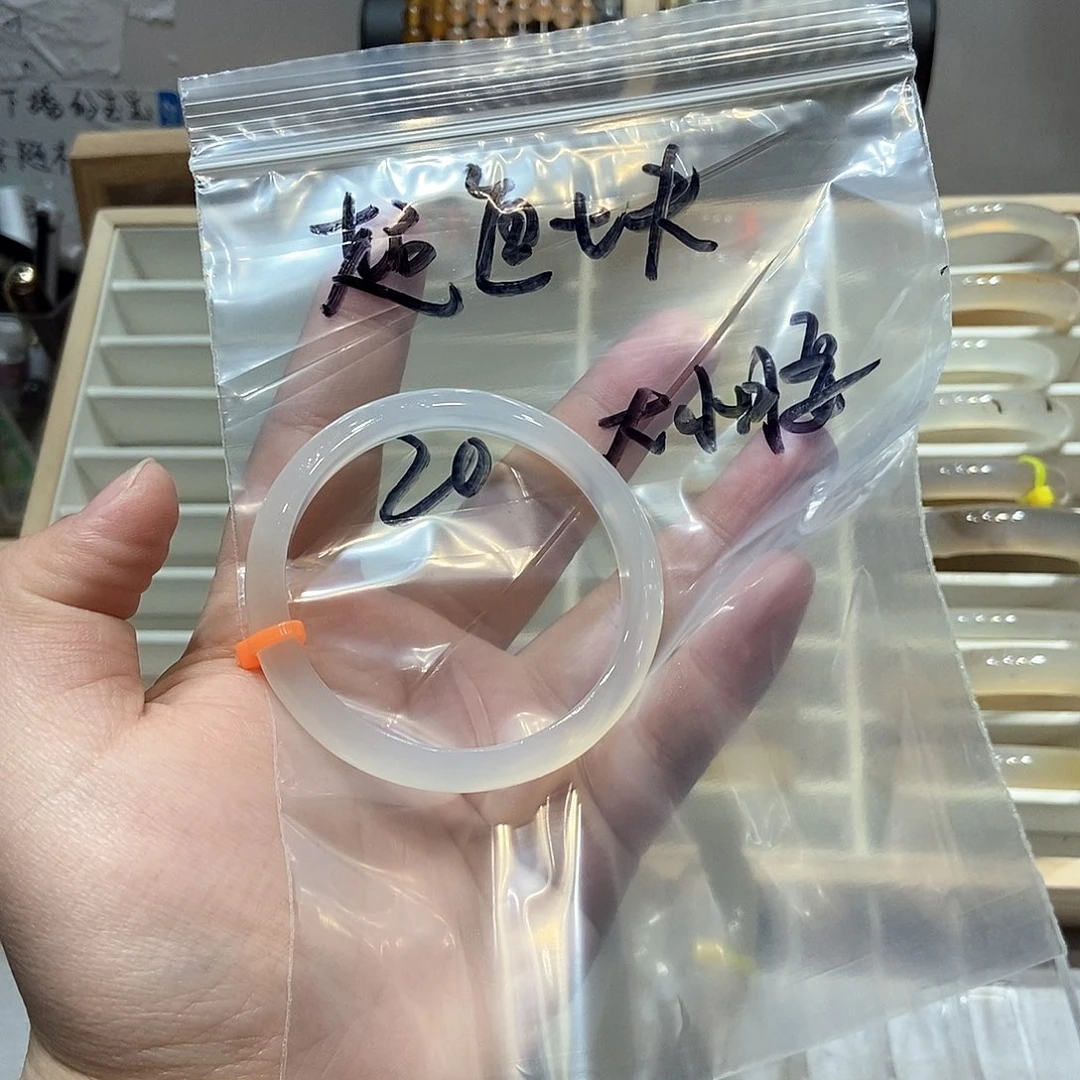 玛瑙/玉髓手镯未镶嵌超*块