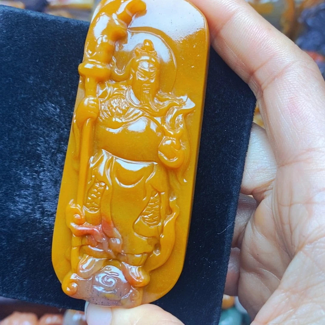 未镶嵌石英质玉（黄龙玉）颈饰