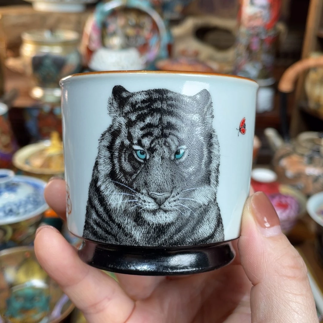 【闪购商品】老虎汝瓷杯 青花加彩
