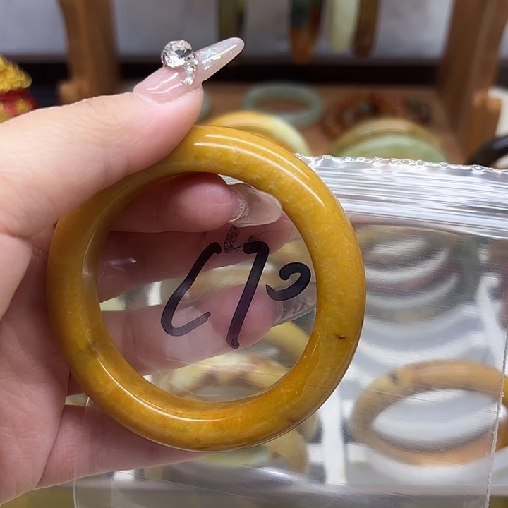 向***浅蛇纹石玉未镶嵌珠宝半成品