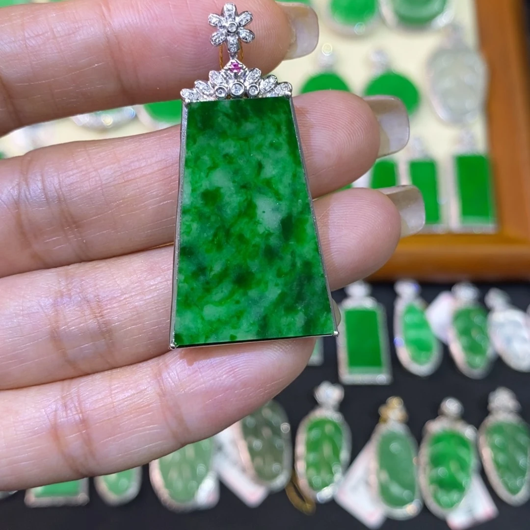 翡翠吊坠(不含链)18K金镶嵌吊坠