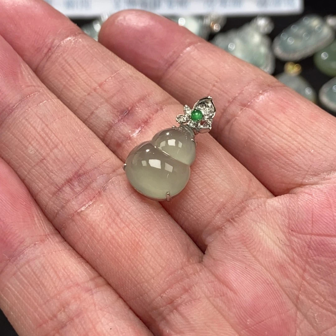 吊坠(不含链)18K金镶嵌翡翠葫芦