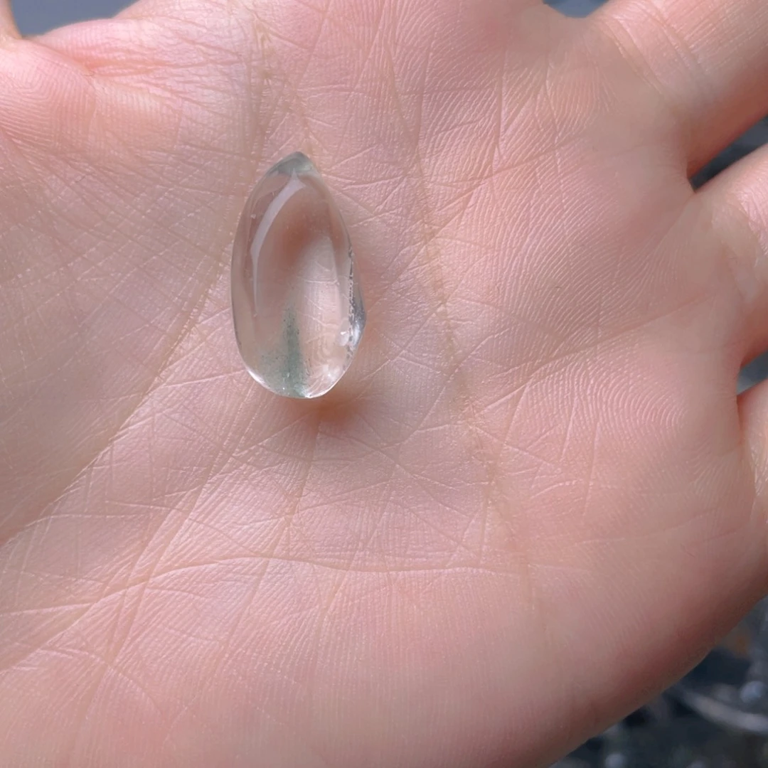 亦***懿未镶嵌颈饰水晶水晶