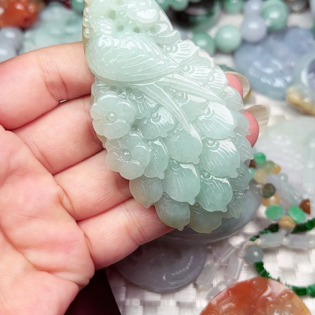 翡翠挂件未镶嵌翡翠