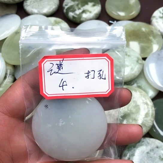 蛇纹石玉颈饰未镶嵌谜