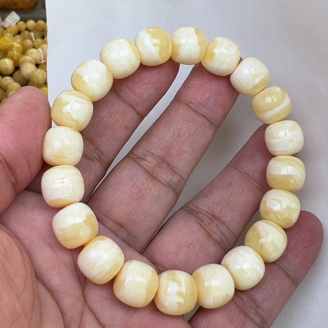 蜜蜡未镶嵌裸石11加17.58克